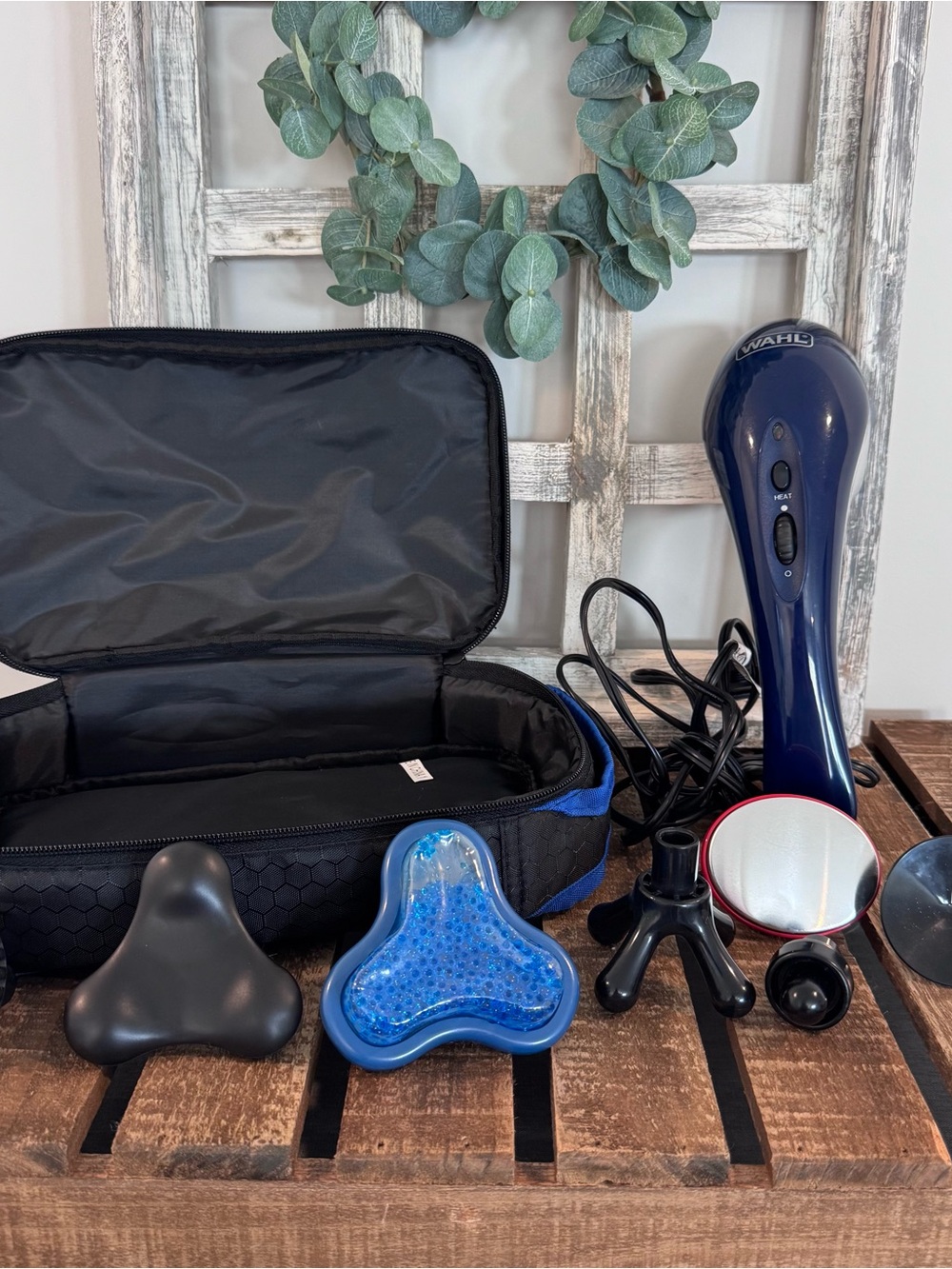Wahl Handheld Massager with Blue Body and Black Case